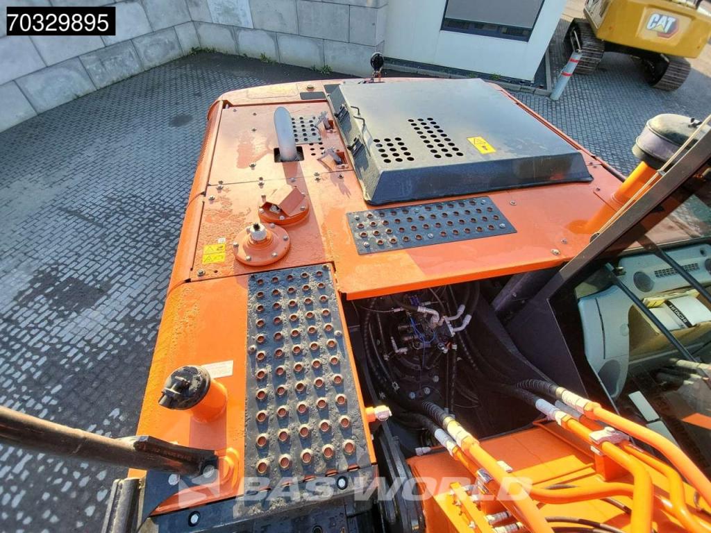 Hitachi ZX220 LC-5G Photo 17