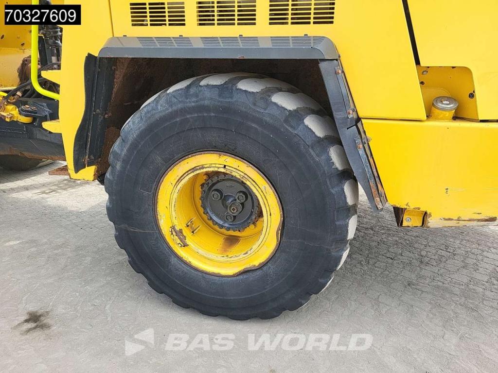 Komatsu HM300-3 Photo 18