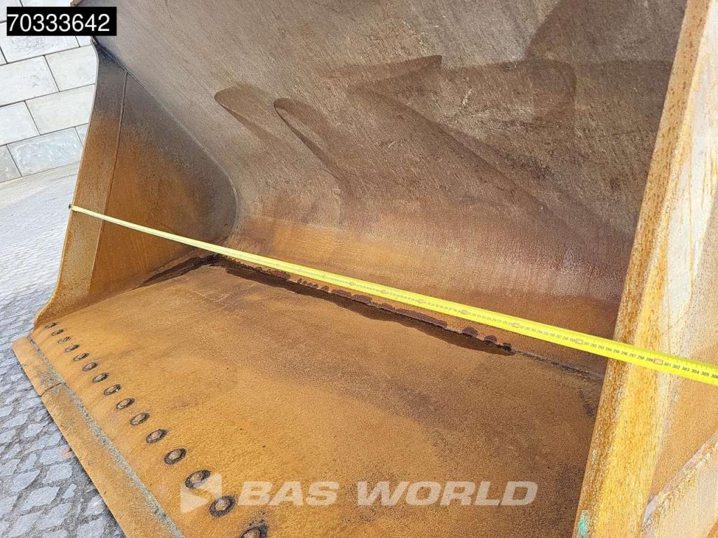 Caterpillar 950 M Quick Coupler Photo 12