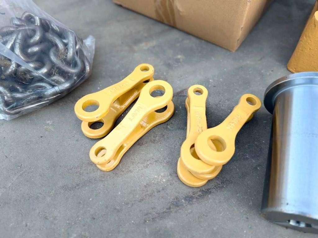 Rear hatch for Caterpillar 730 NG Photo 10