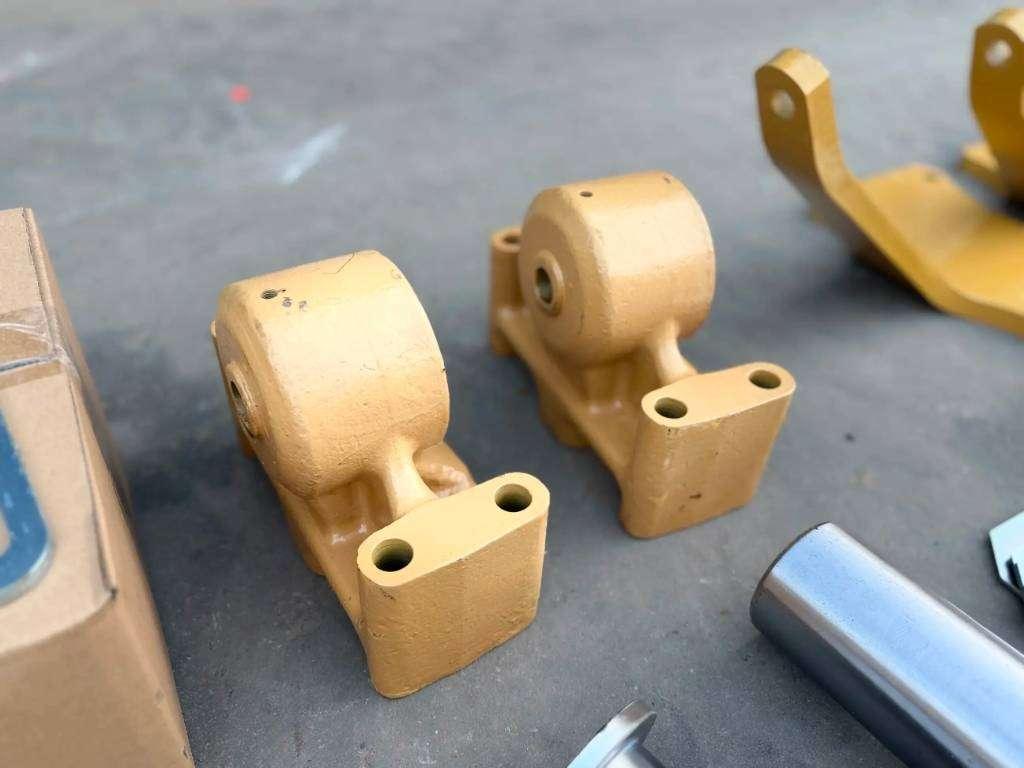 Rear hatch for Caterpillar 730 NG Photo 14