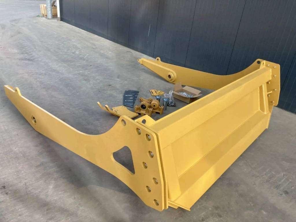 Rear hatch for Caterpillar 730 NG Photo 4