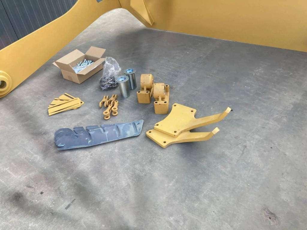 Rear hatch for Caterpillar 730 NG Photo 6