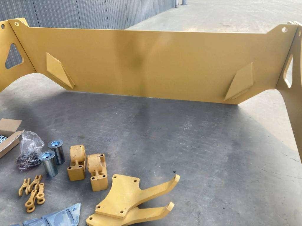 Rear hatch for Caterpillar 730 NG Photo 7