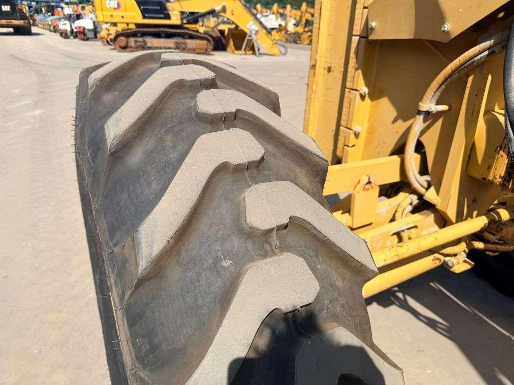 Caterpillar 140H Photo 26