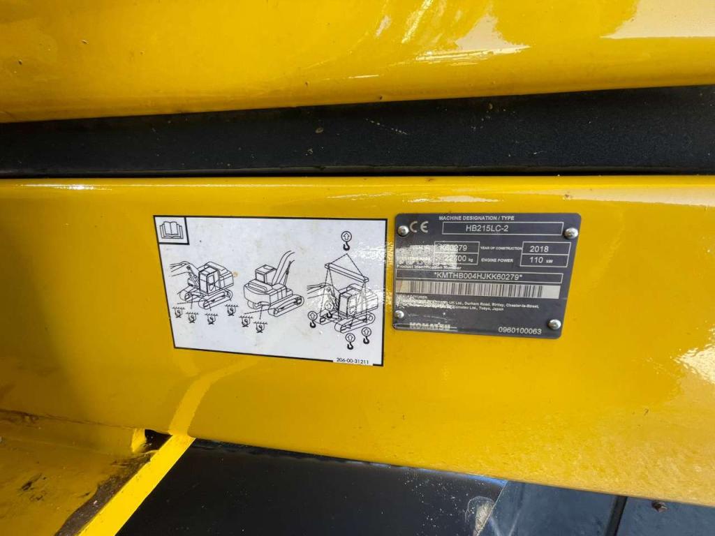 Komatsu HB215LC-2 Photo 13