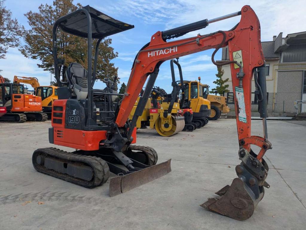 Hitachi ZX19U5 Photo 2
