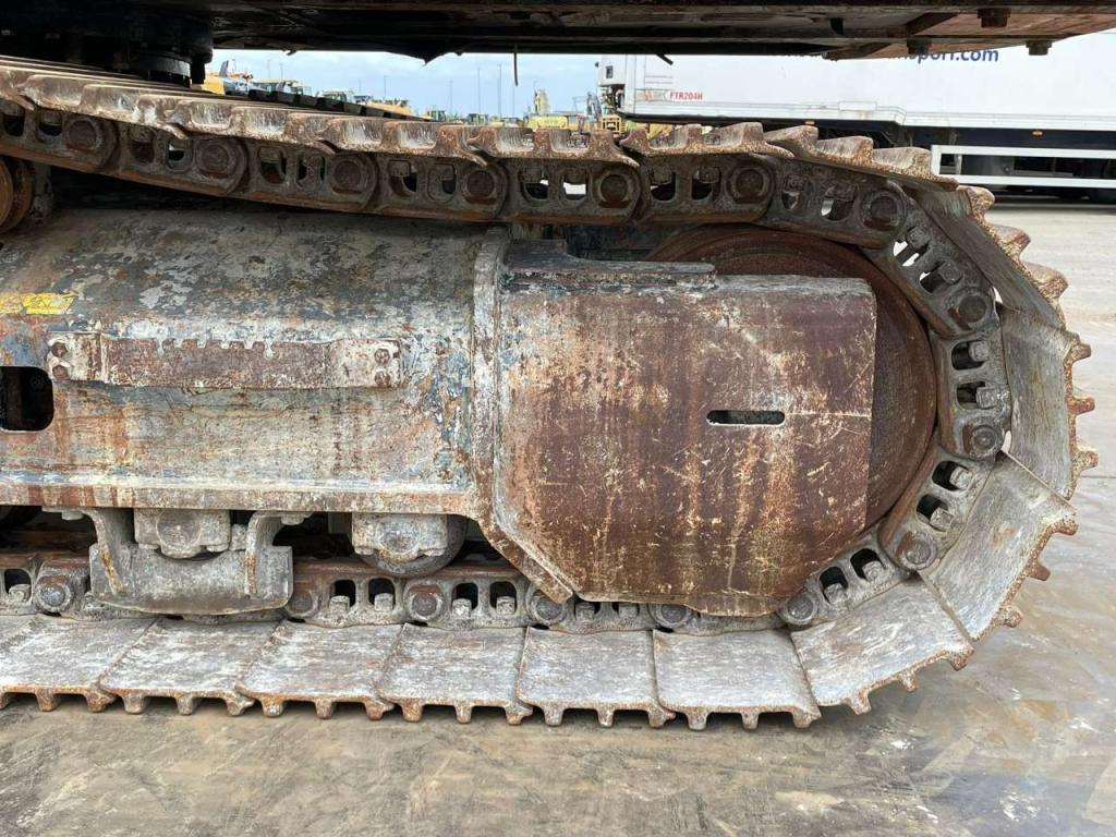 Hitachi ZX300LC-6 Photo 13