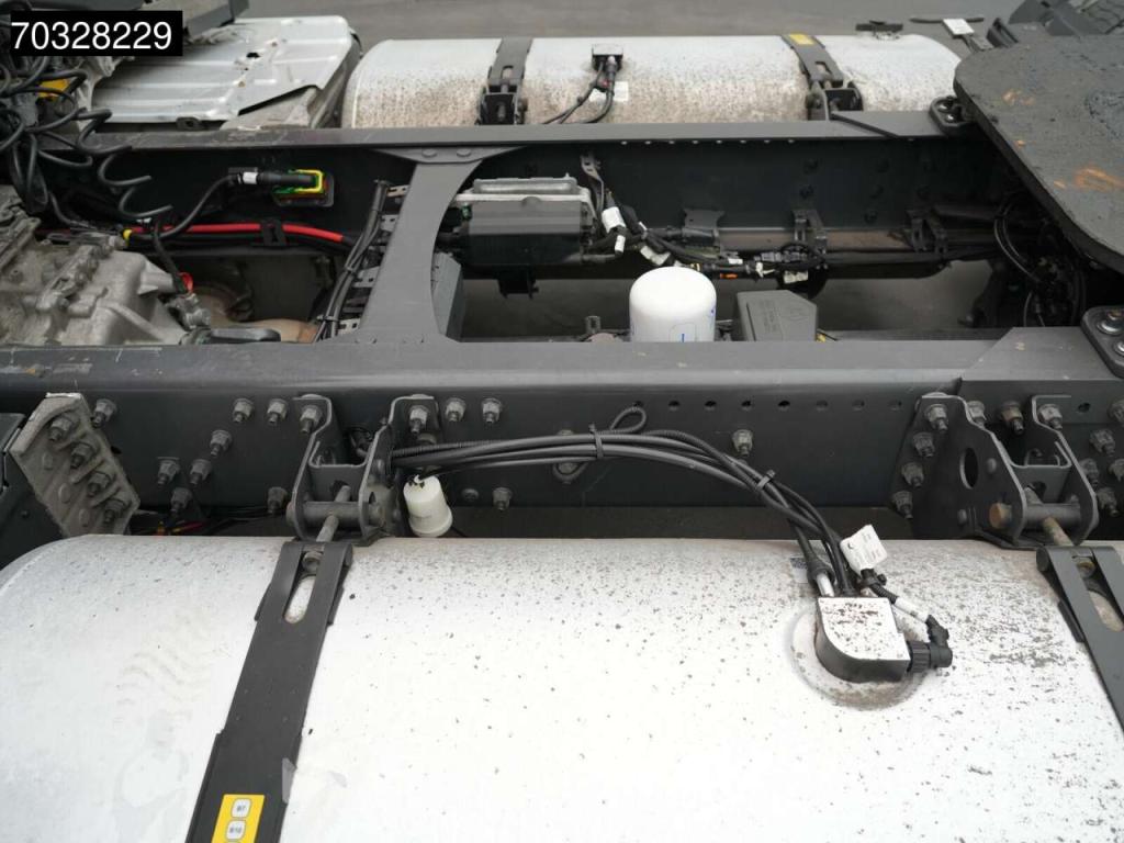 Volvo FH 460 4X2 XL Mega 2x Tanks ACC TÜV Photo 17