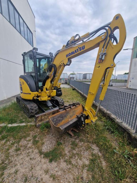 Komatsu PC30MR-5 Photo 5