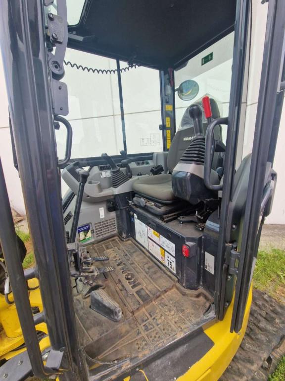 Komatsu PC30MR-5 Photo 8