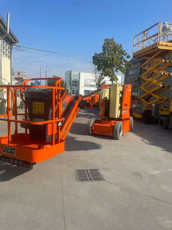 JLG E300AJP Photo 1