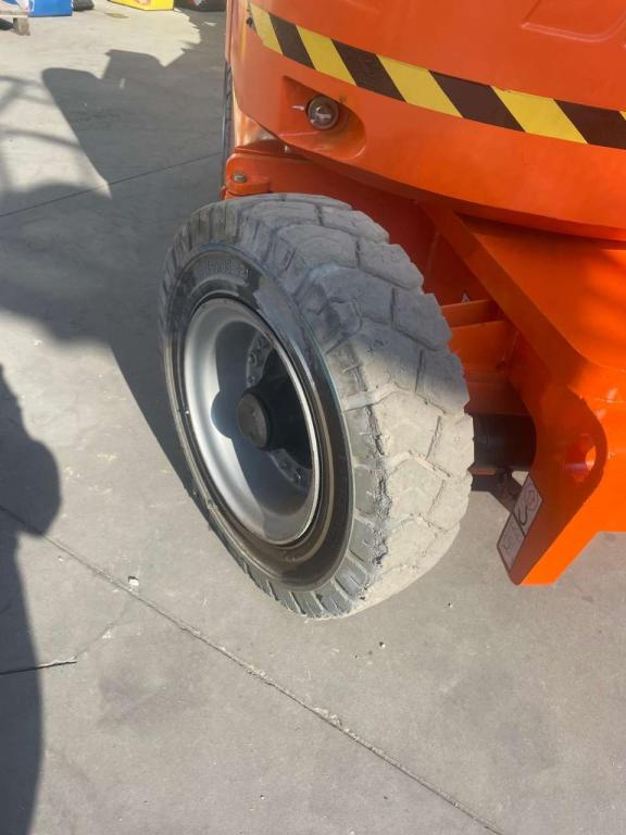 JLG E300AJP Photo 2