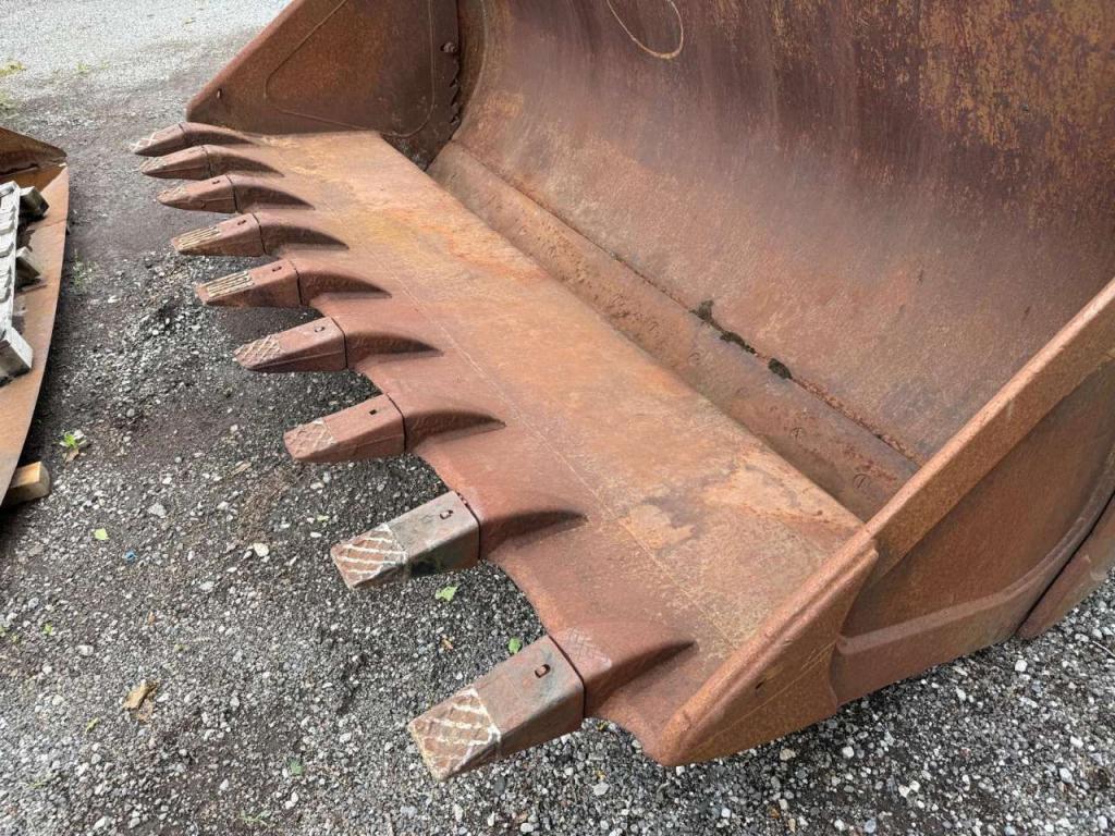 Liebherr 275 Photo 2