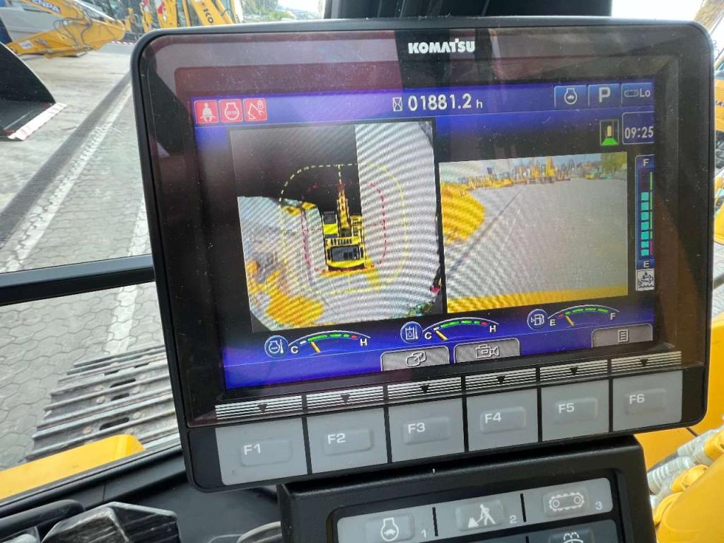 Komatsu PC210NLC-11EO Photo 10