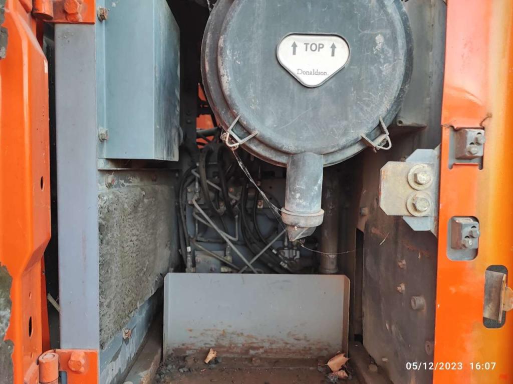 Hitachi ZX240N-3 Photo 4