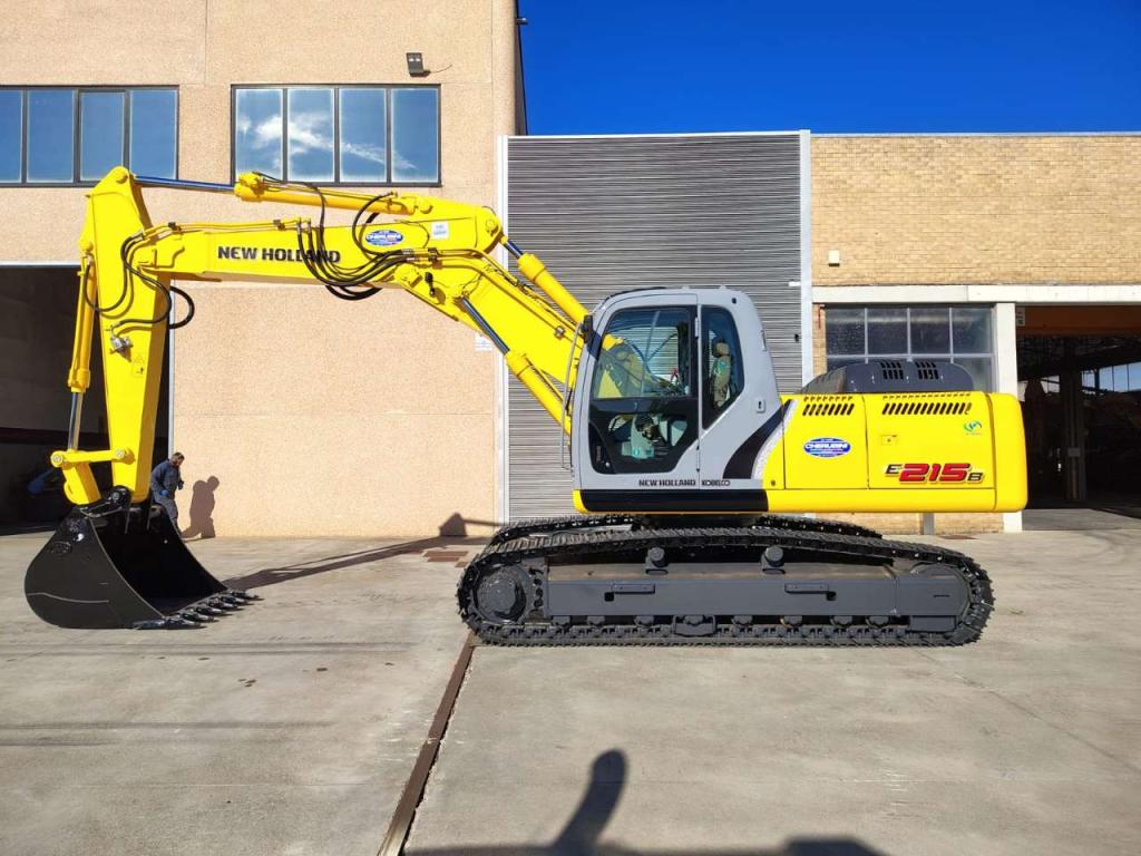 New Holland E 215 B Photo 1