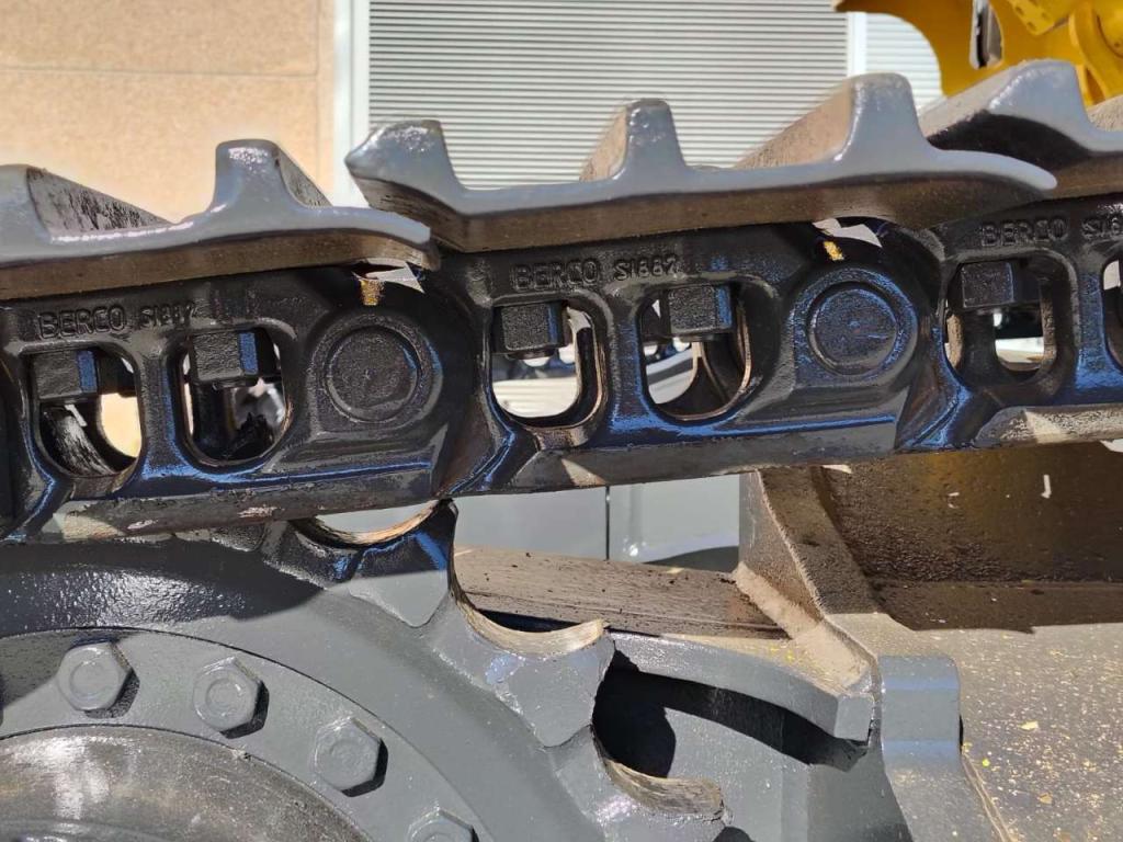 New Holland E 215 B Photo 14