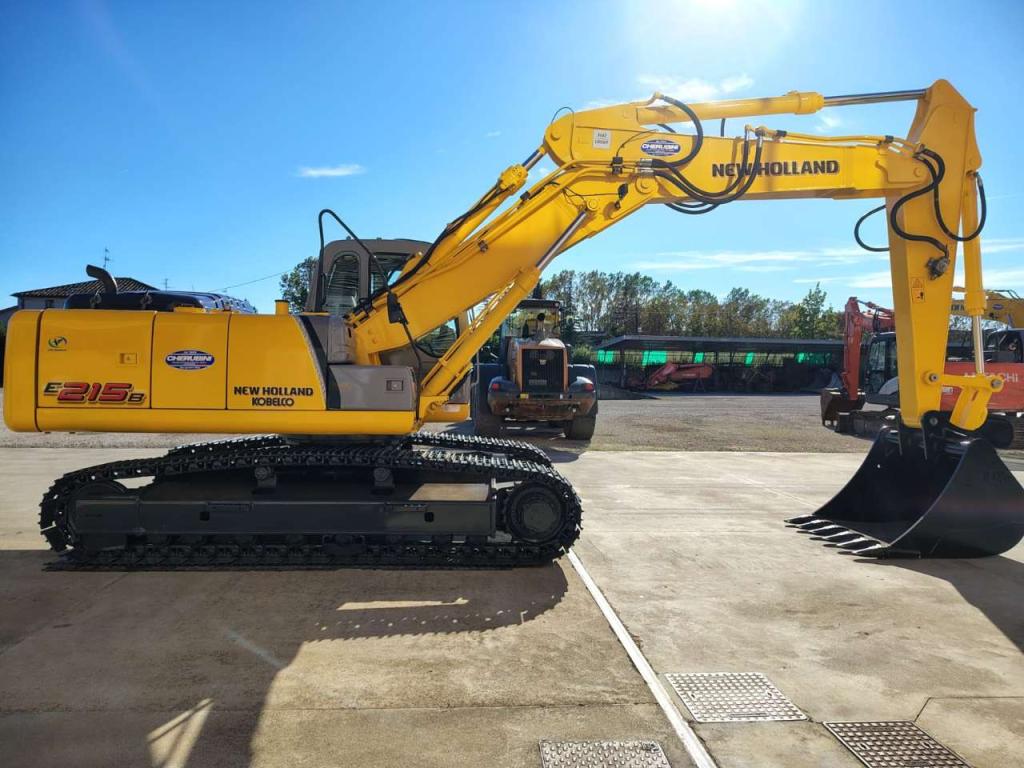 New Holland E 215 B Photo 6