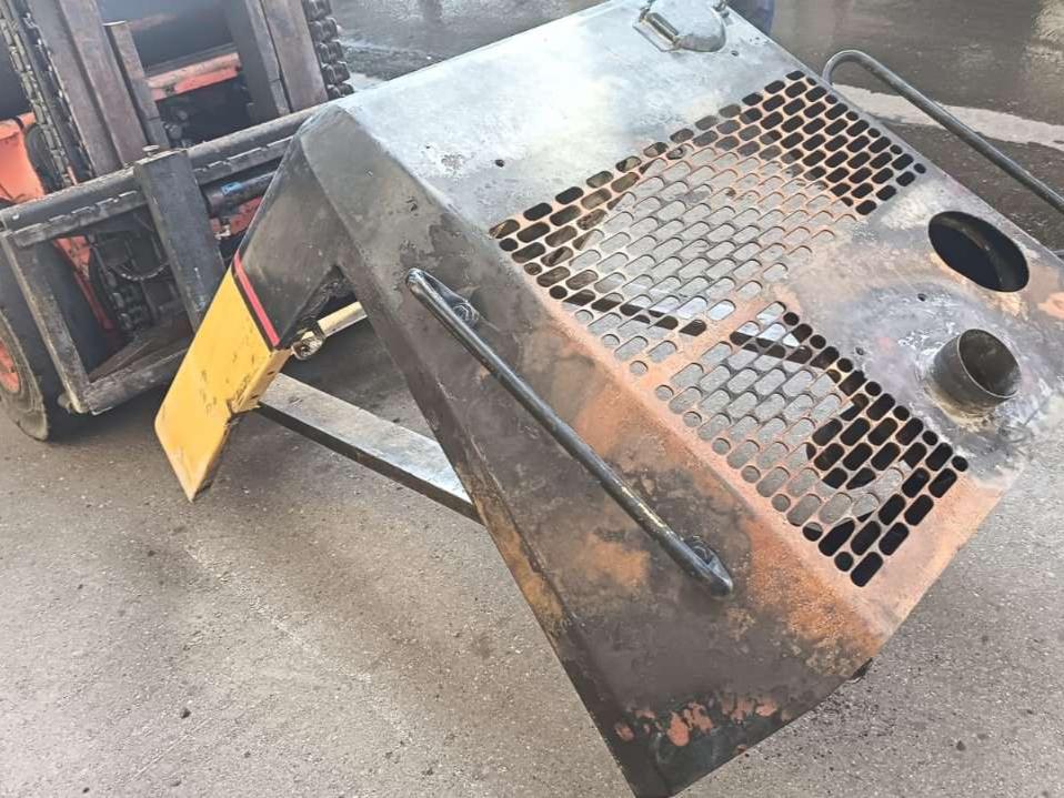 Hood and body panel for Caterpillar 953 C Photo 6