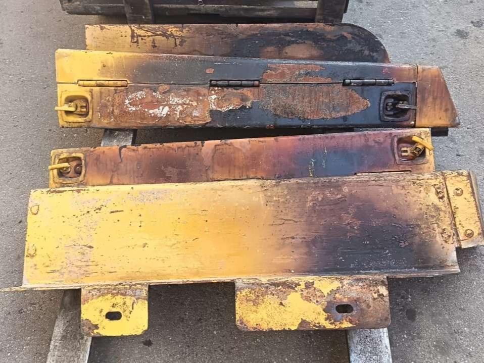 Hood and body panel for Caterpillar 953 C Photo 7