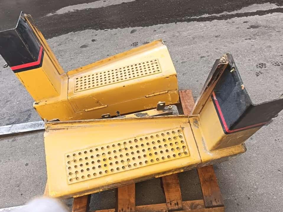 Hood and body panel for Caterpillar 953 C Photo 8