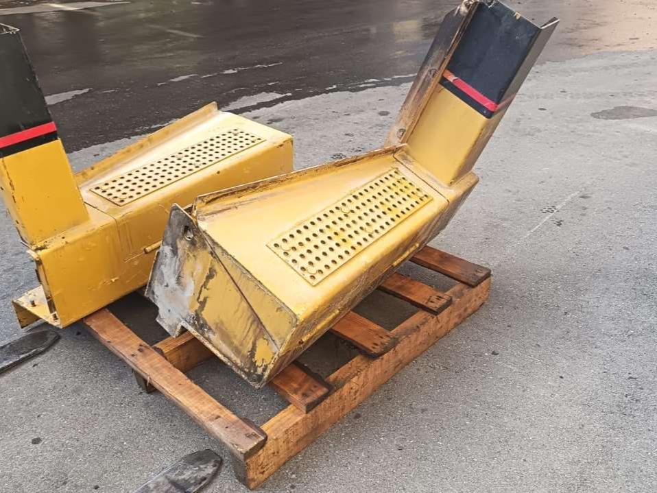 Hood and body panel for Caterpillar 953 C Photo 9