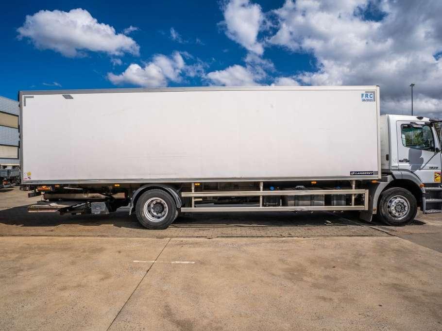 Mercedes-Benz AXOR 1829 BL-MP3 +CARRIER+DHOLLANDIA Photo 3