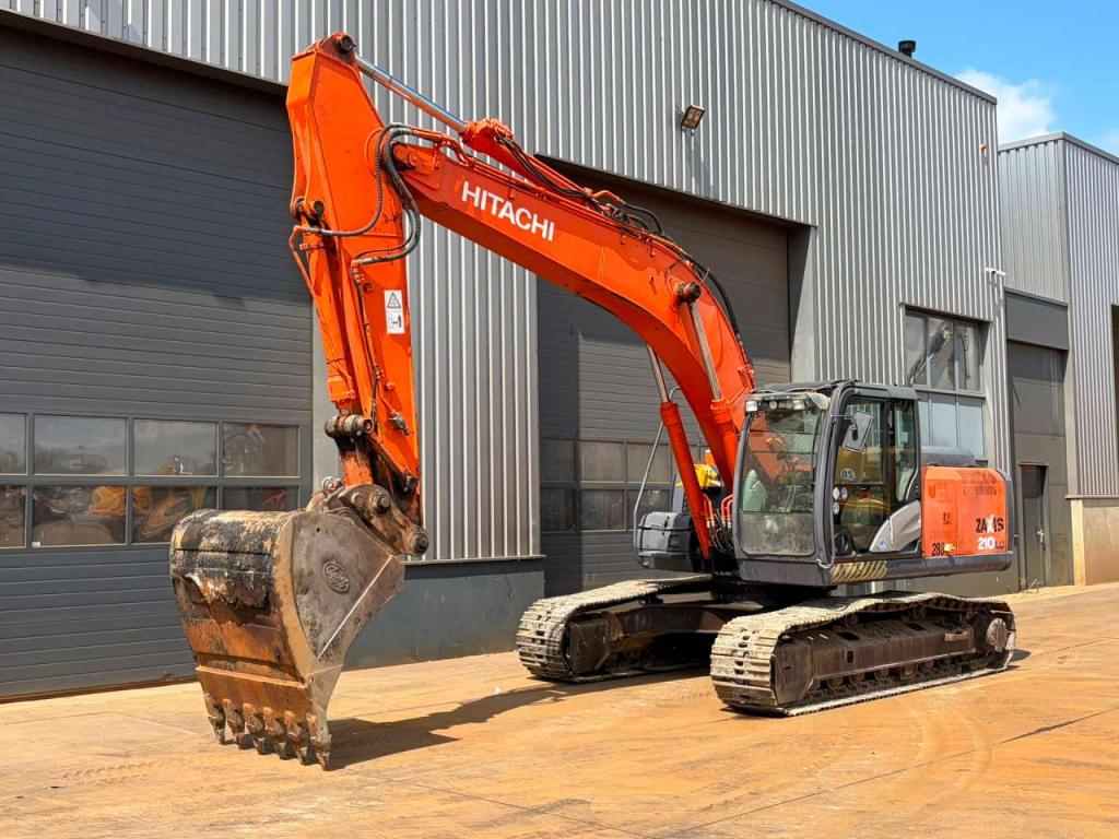 Hitachi ZX210LC-5B Photo 2