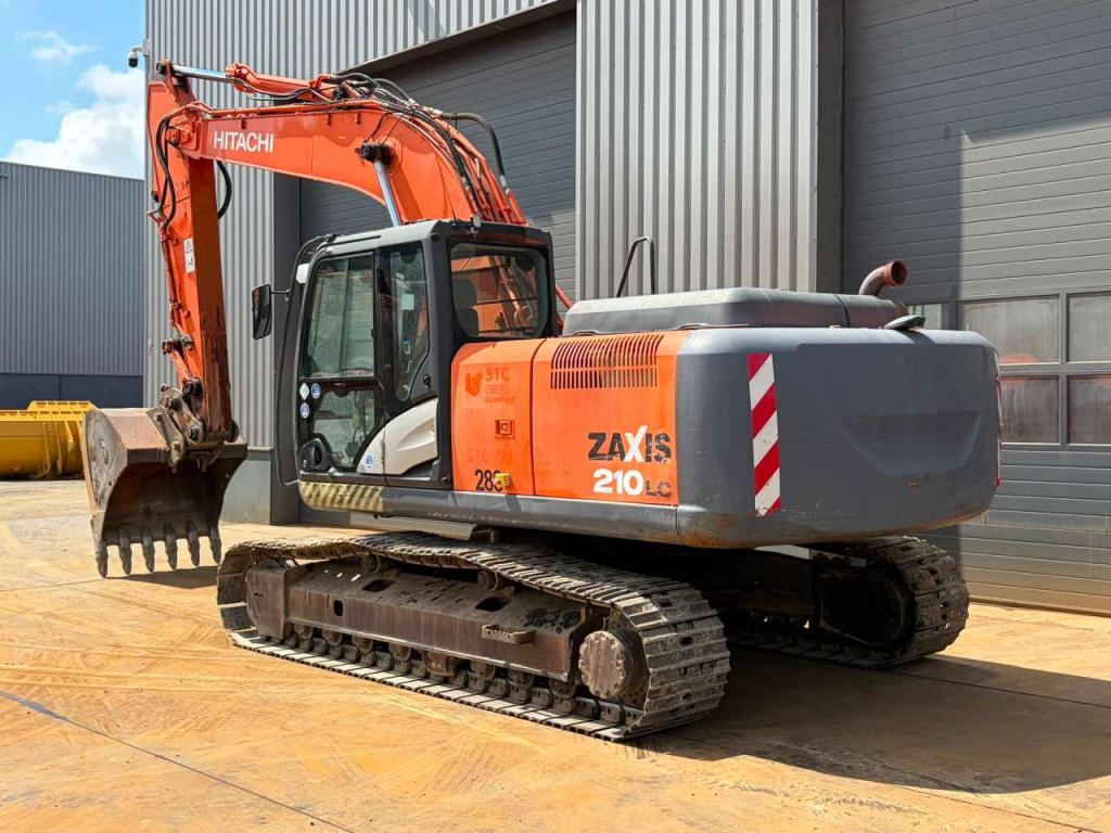 Hitachi ZX210LC-5B Photo 3