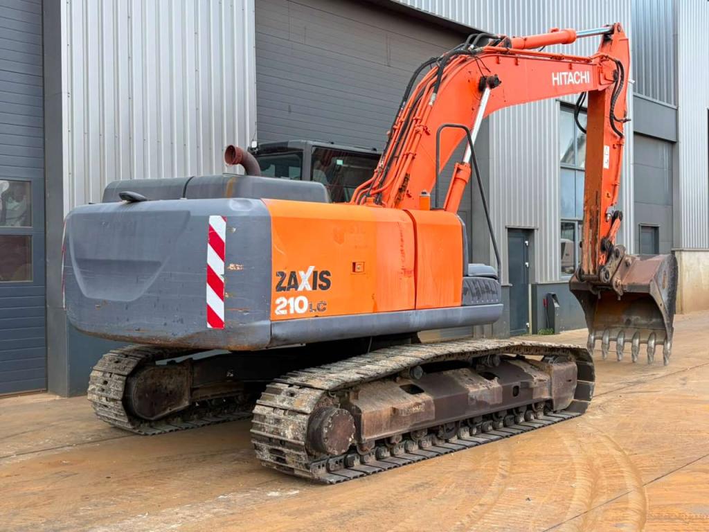 Hitachi ZX210LC-5B Photo 5