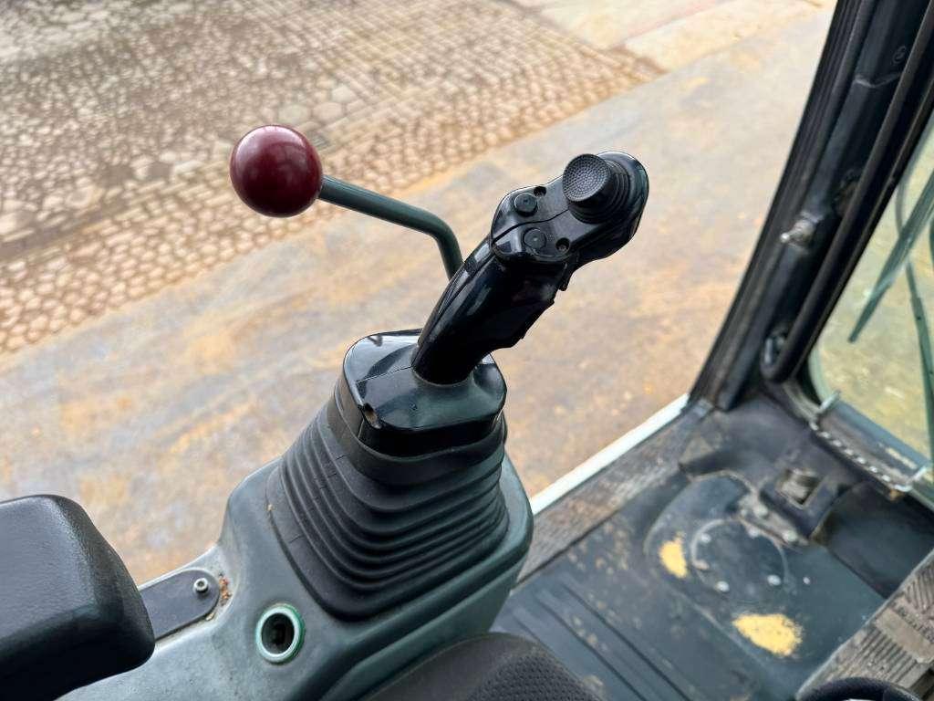 Liebherr R946LC - Hammer Lines / Quick Coupler Photo 18