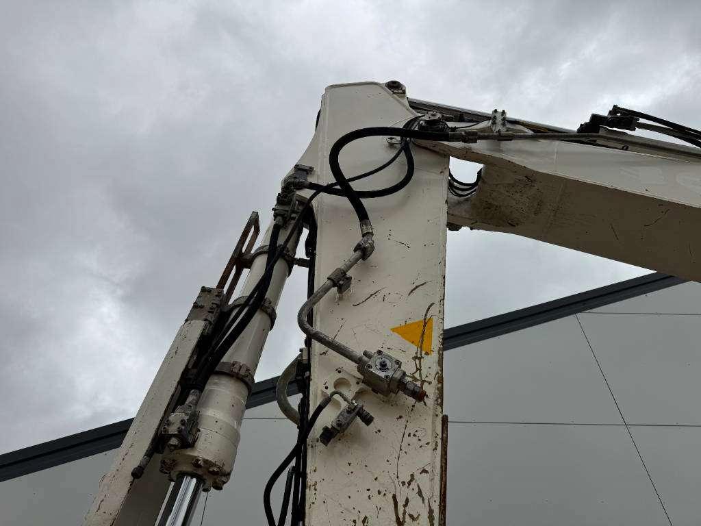 Liebherr R946LC - Hammer Lines / Quick Coupler Photo 22