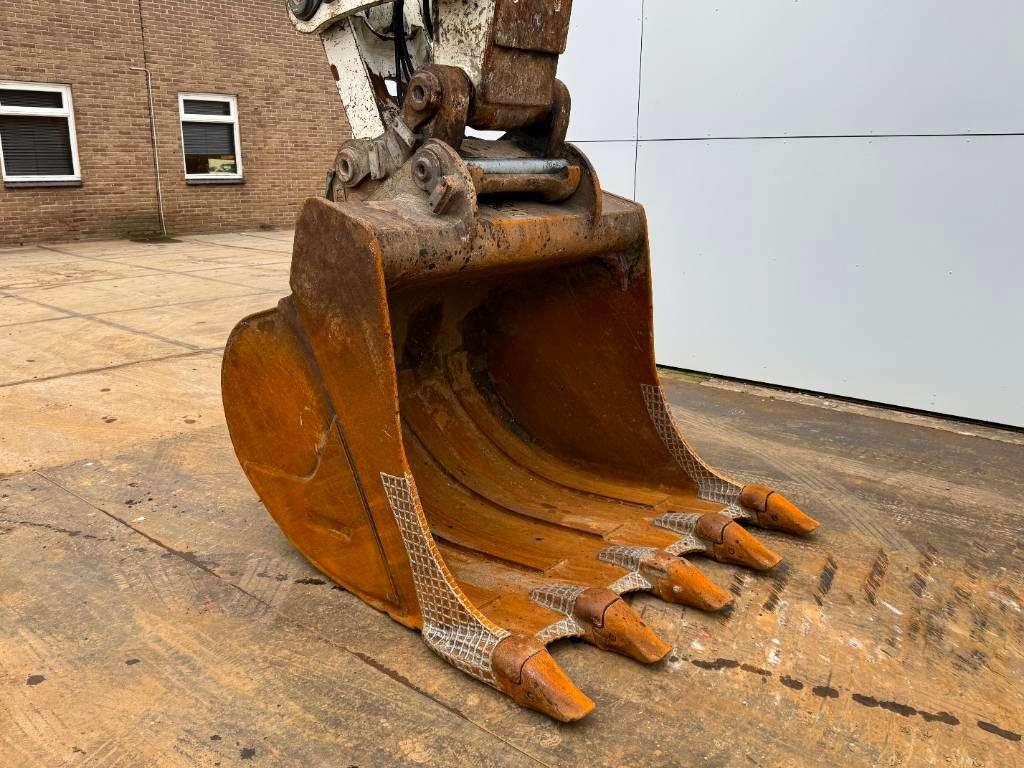 Liebherr R946LC - Hammer Lines / Quick Coupler Photo 26