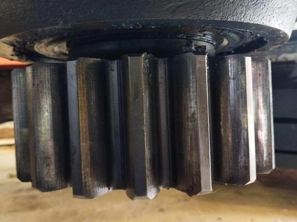Swing drive for New Holland E 305 B Photo 5