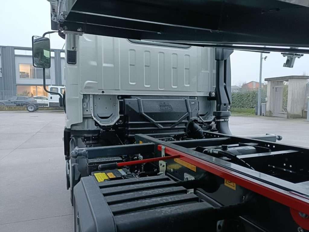 Isuzu M27 Photo 7