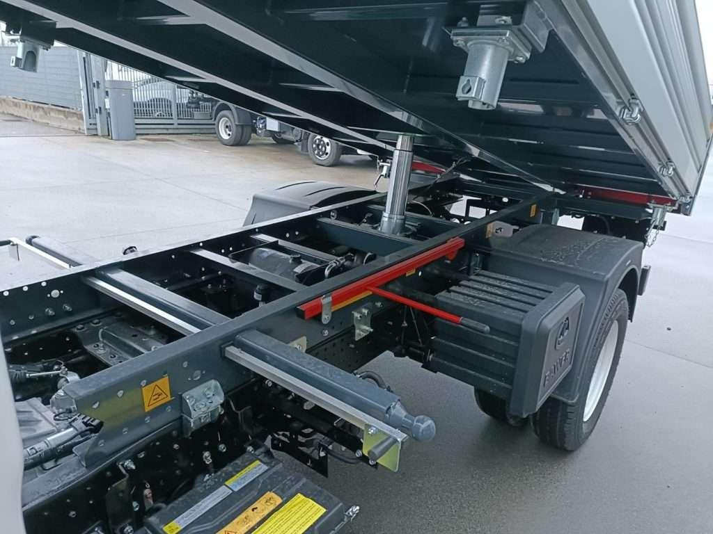 Isuzu M27 Photo 8