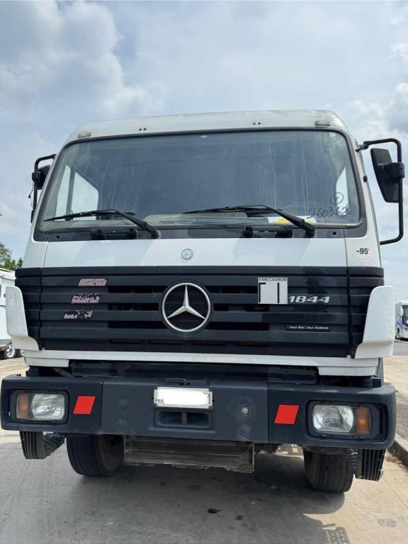 Mercedes-Benz 1844 SK Photo 10