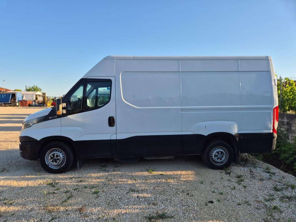 Iveco 35S13 Photo 4
