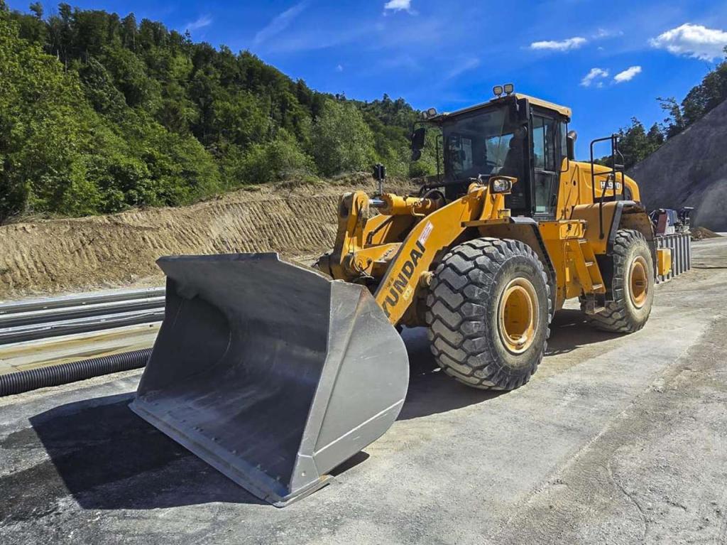Hyundai HL970 Photo 1