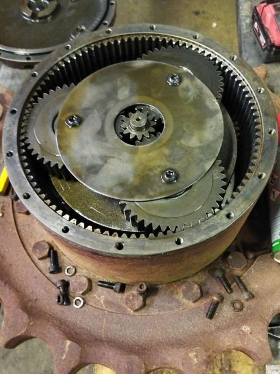 Traction drive for Caterpillar 312 B Photo 3