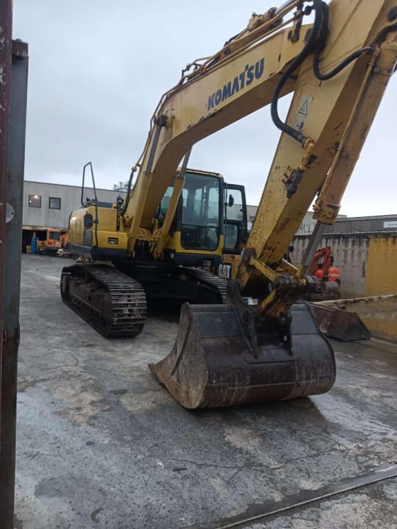 Komatsu PC230 Photo 5