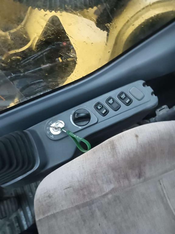 Komatsu PC230 Photo 6