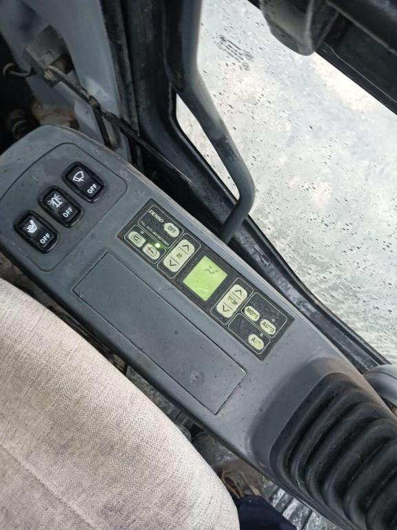 Komatsu PC230 Photo 8