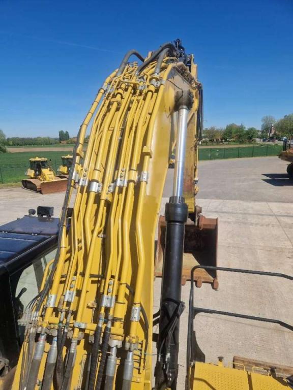 Caterpillar 374FL Photo 17
