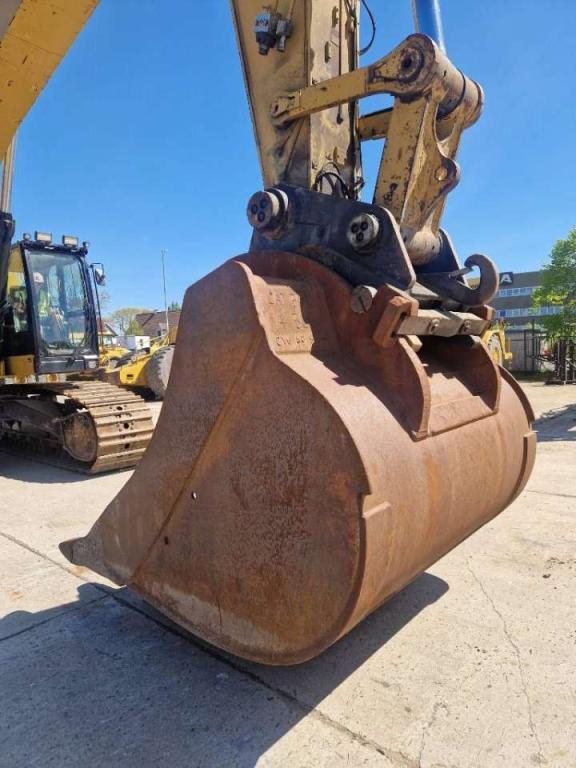 Caterpillar 374FL Photo 30