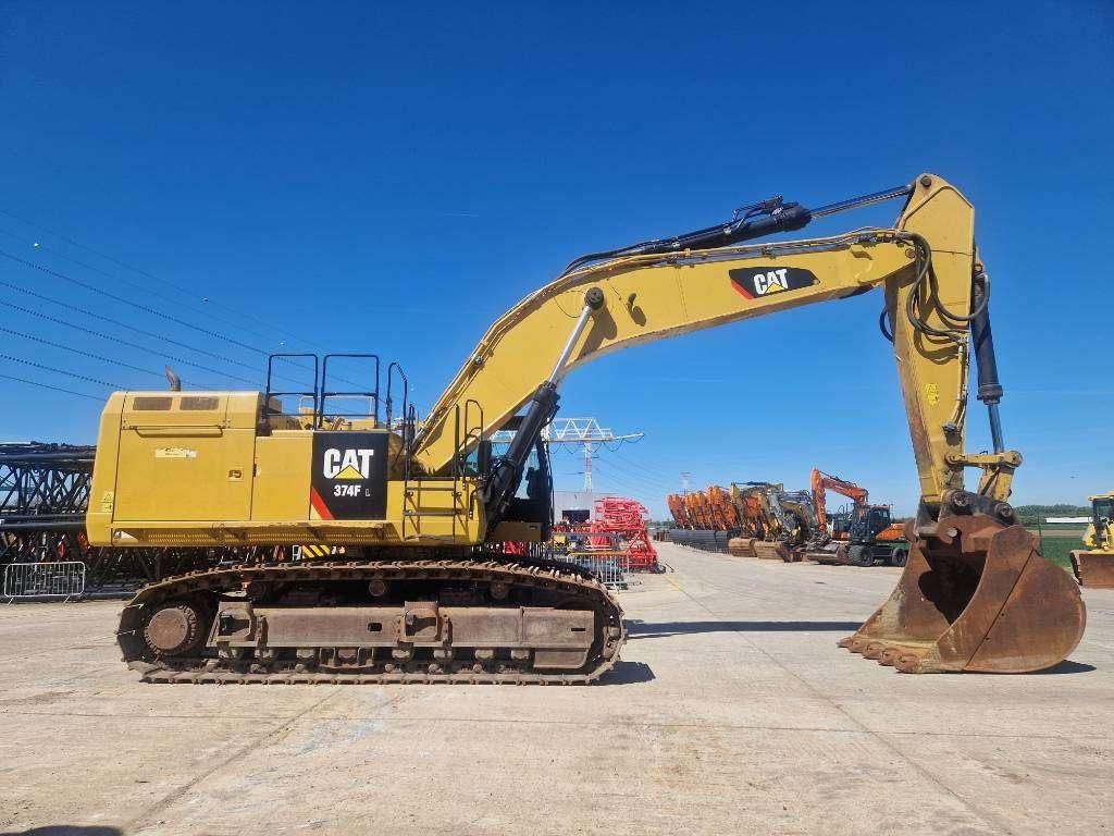 Caterpillar 374FL Photo 8