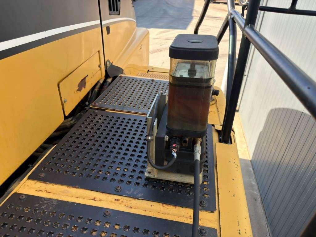 Caterpillar 735 Photo 19
