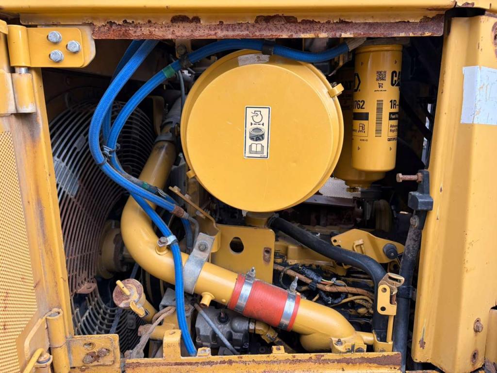 Caterpillar D6R2 XL Photo 28