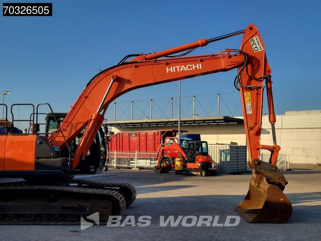 Hitachi ZX250 LC -6 Photo 9